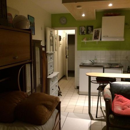 Studio Pigalle De 25 M2 - 2 Lits Simples Type Gigogne Pour 2 Personnes - Coeur Touristique De Paris - 2 Minutes De La Station Metro Pigalle ,Petit Train Vers La Butte Montmartre-Cabarets Moulin Rouge,Chez Michou-Restaurants Bouillon Pigalle,Berliner ภายนอก รูปภาพ