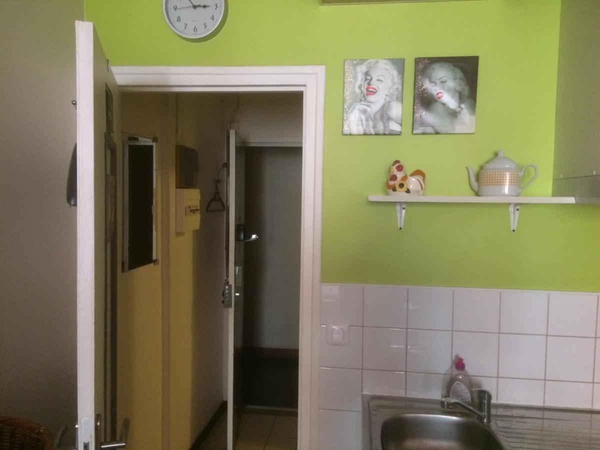 Studio Pigalle De 25 M2 - 2 Lits Simples Type Gigogne Pour 2 Personnes - Coeur Touristique De Paris - 2 Minutes De La Station Metro Pigalle ,Petit Train Vers La Butte Montmartre-Cabarets Moulin Rouge,Chez Michou-Restaurants Bouillon Pigalle,Berliner ภายนอก รูปภาพ