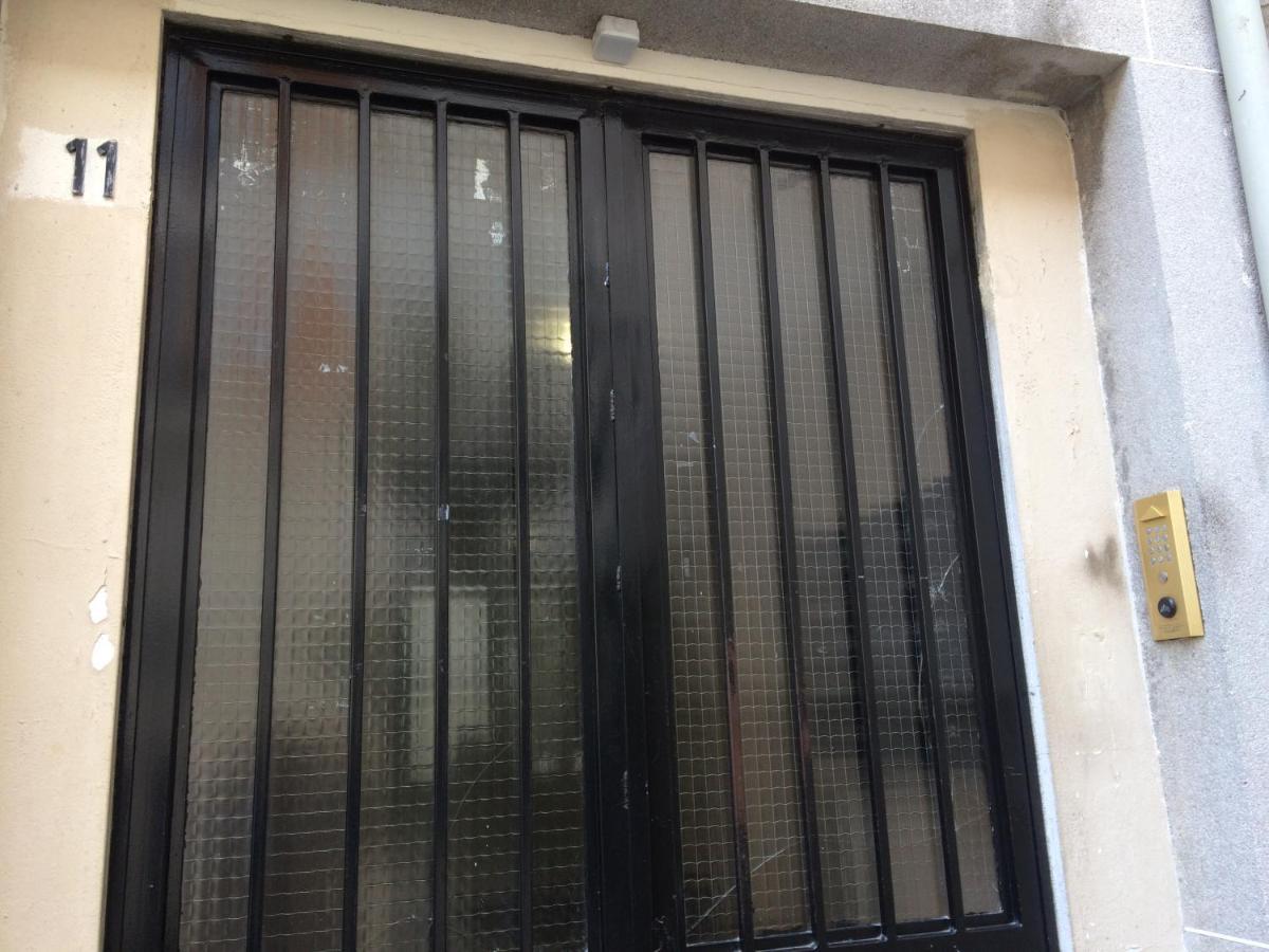 Studio Pigalle De 25 M2 - 2 Lits Simples Type Gigogne Pour 2 Personnes - Coeur Touristique De Paris - 2 Minutes De La Station Metro Pigalle ,Petit Train Vers La Butte Montmartre-Cabarets Moulin Rouge,Chez Michou-Restaurants Bouillon Pigalle,Berliner ภายนอก รูปภาพ