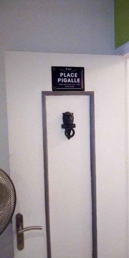 Studio Pigalle De 25 M2 - 2 Lits Simples Type Gigogne Pour 2 Personnes - Coeur Touristique De Paris - 2 Minutes De La Station Metro Pigalle ,Petit Train Vers La Butte Montmartre-Cabarets Moulin Rouge,Chez Michou-Restaurants Bouillon Pigalle,Berliner ภายนอก รูปภาพ