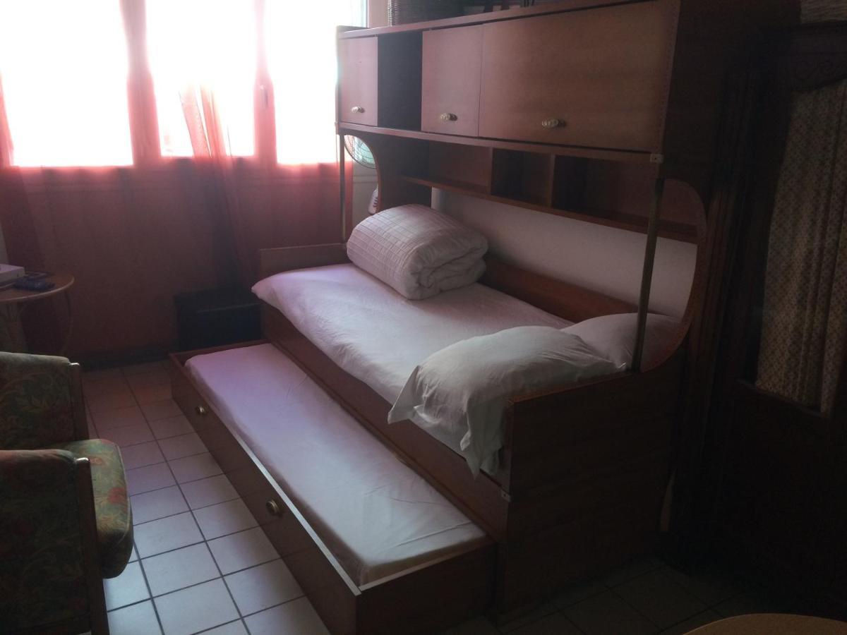 Studio Pigalle De 25 M2 - 2 Lits Simples Type Gigogne Pour 2 Personnes - Coeur Touristique De Paris - 2 Minutes De La Station Metro Pigalle ,Petit Train Vers La Butte Montmartre-Cabarets Moulin Rouge,Chez Michou-Restaurants Bouillon Pigalle,Berliner ภายนอก รูปภาพ