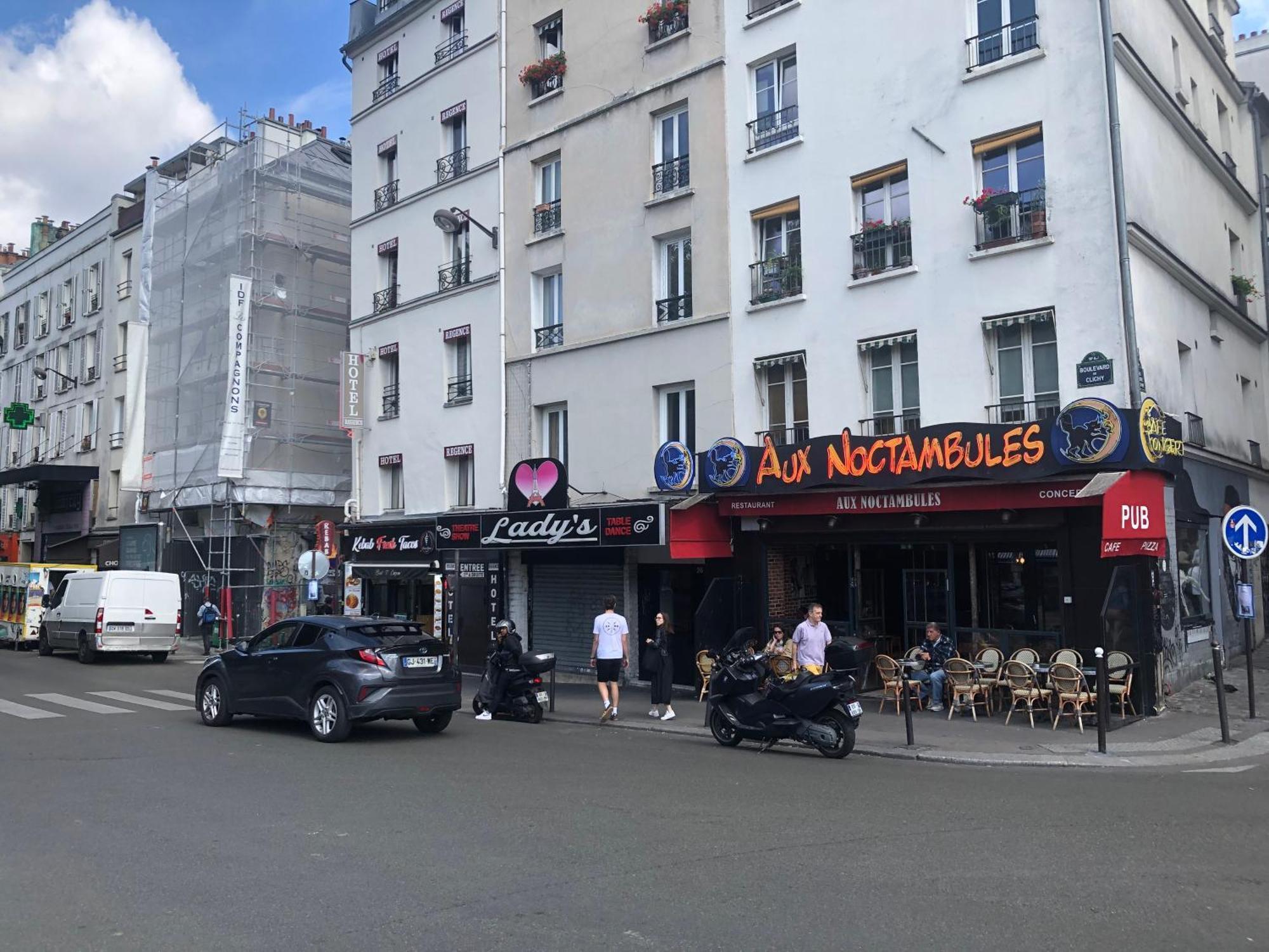 Studio Pigalle De 25 M2 - 2 Lits Simples Type Gigogne Pour 2 Personnes - Coeur Touristique De Paris - 2 Minutes De La Station Metro Pigalle ,Petit Train Vers La Butte Montmartre-Cabarets Moulin Rouge,Chez Michou-Restaurants Bouillon Pigalle,Berliner ภายนอก รูปภาพ