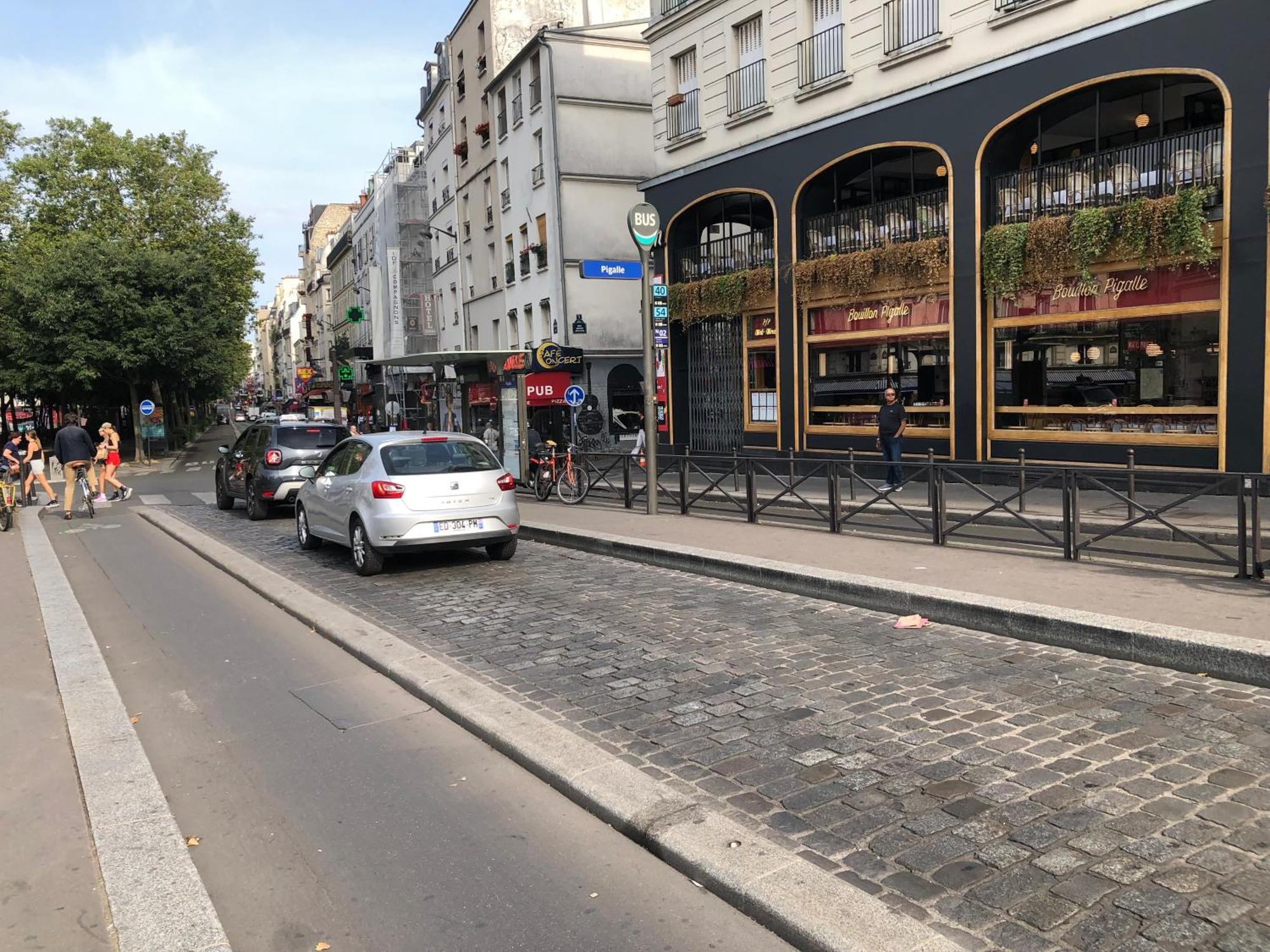 Studio Pigalle De 25 M2 - 2 Lits Simples Type Gigogne Pour 2 Personnes - Coeur Touristique De Paris - 2 Minutes De La Station Metro Pigalle ,Petit Train Vers La Butte Montmartre-Cabarets Moulin Rouge,Chez Michou-Restaurants Bouillon Pigalle,Berliner ภายนอก รูปภาพ
