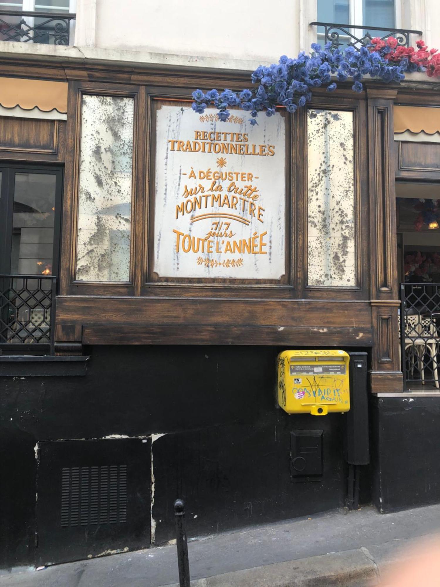 Studio Pigalle De 25 M2 - 2 Lits Simples Type Gigogne Pour 2 Personnes - Coeur Touristique De Paris - 2 Minutes De La Station Metro Pigalle ,Petit Train Vers La Butte Montmartre-Cabarets Moulin Rouge,Chez Michou-Restaurants Bouillon Pigalle,Berliner ภายนอก รูปภาพ