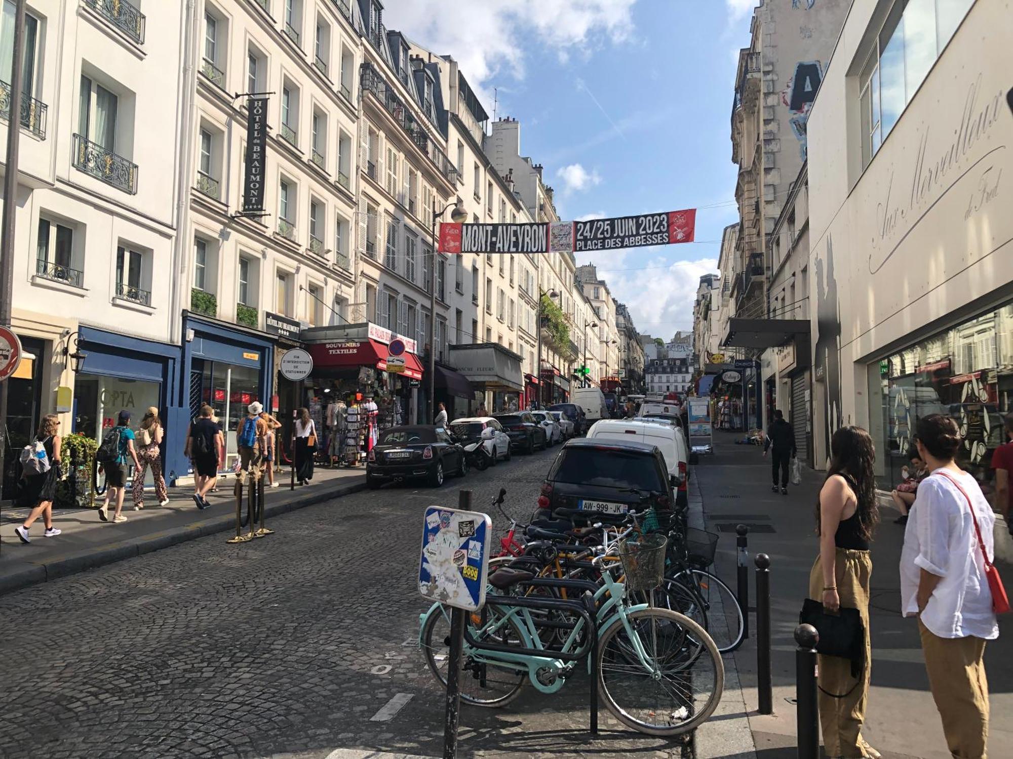 Studio Pigalle De 25 M2 - 2 Lits Simples Type Gigogne Pour 2 Personnes - Coeur Touristique De Paris - 2 Minutes De La Station Metro Pigalle ,Petit Train Vers La Butte Montmartre-Cabarets Moulin Rouge,Chez Michou-Restaurants Bouillon Pigalle,Berliner ภายนอก รูปภาพ